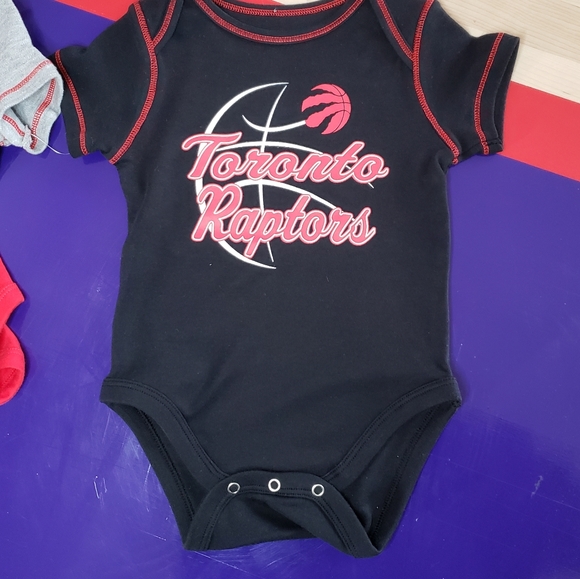 NBA Toronto Raptors Infant 3-piece Creeper Set 3-6 mths - Picture 3 of 9